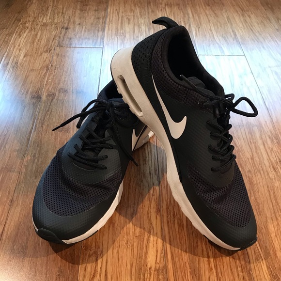 ❌Sold❌ Nike Women’s Air Max Thea in Black - Picture 3 of 8